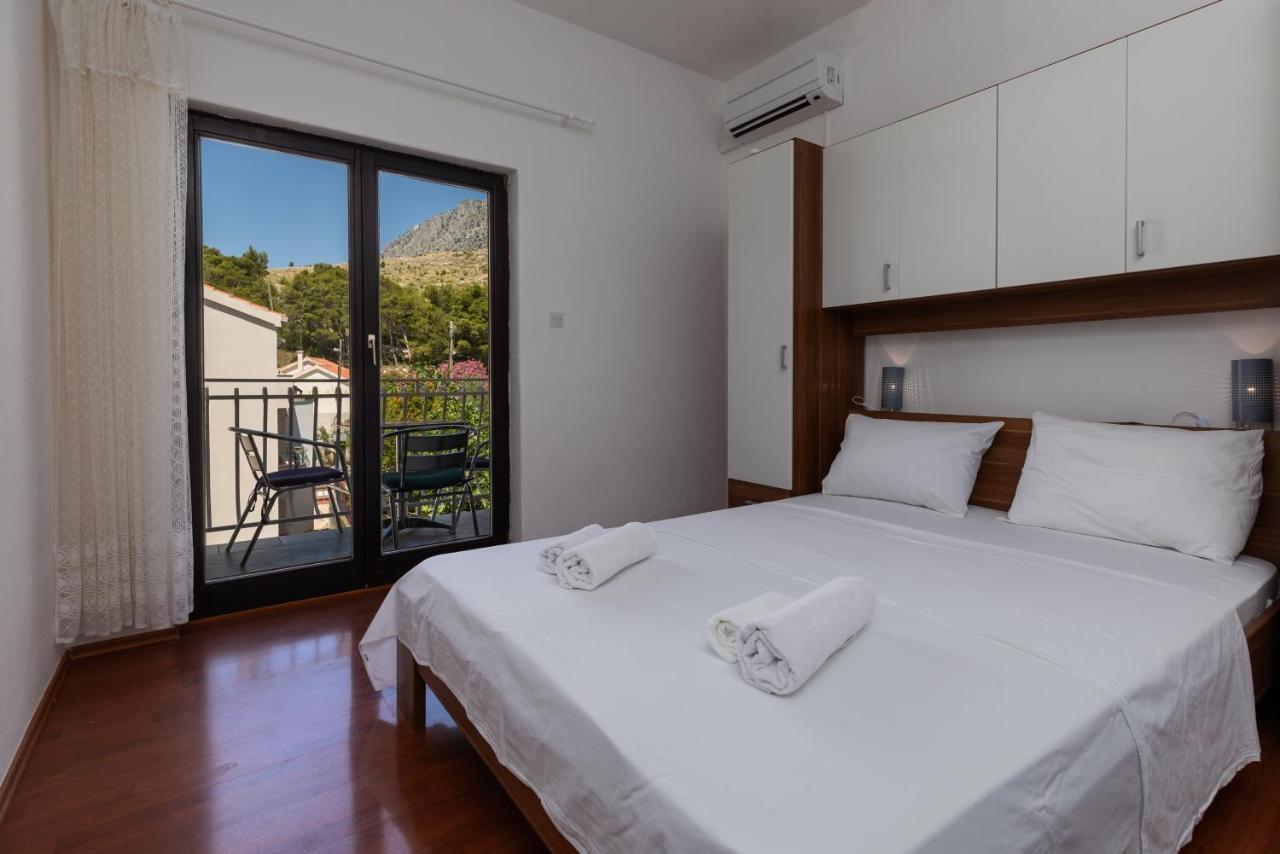Apartments And Rooms By The Sea Lokva Rogoznica, Omis - 2973 Екстериор снимка
