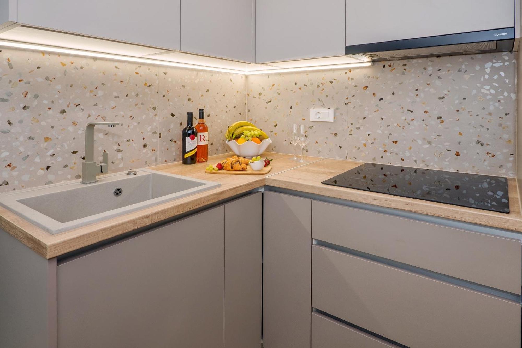 Apartments And Rooms By The Sea Lokva Rogoznica, Omis - 2973 Стая снимка