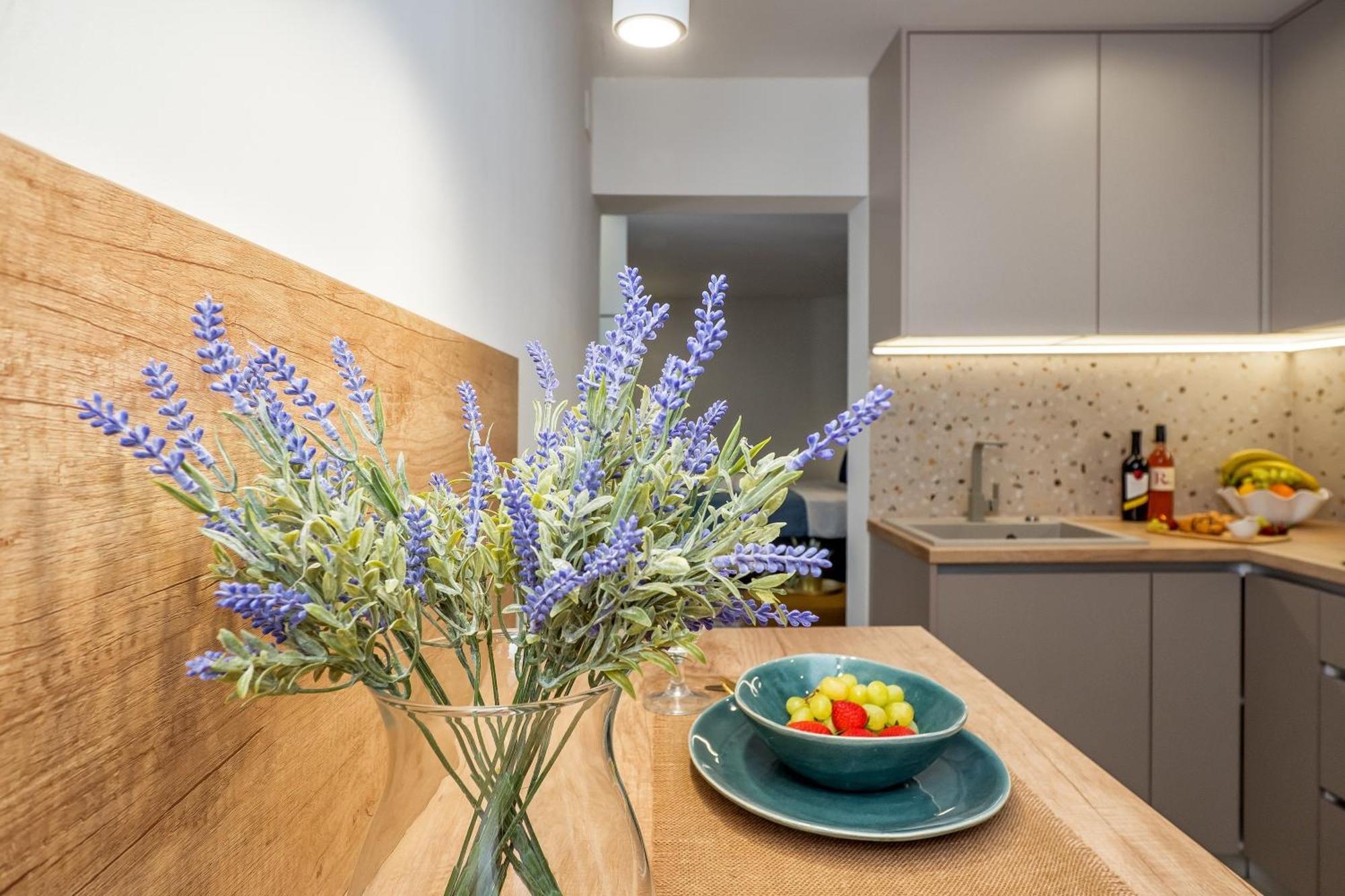 Apartments And Rooms By The Sea Lokva Rogoznica, Omis - 2973 Стая снимка